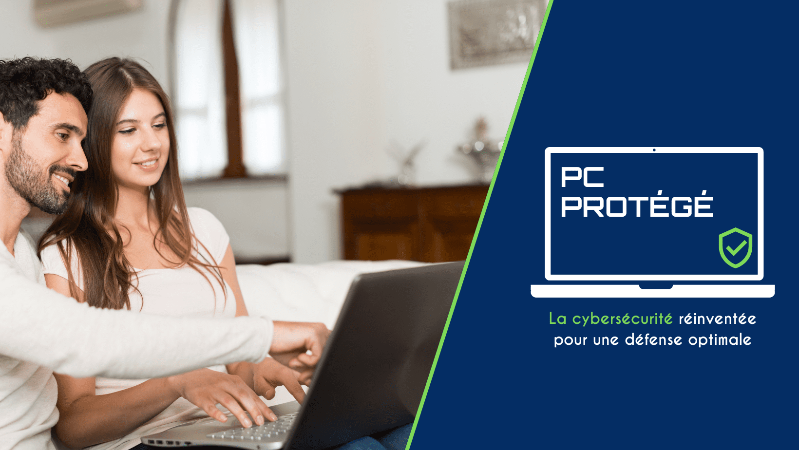 couple devant un ordinateur protege par pc protege couple utilisant un ordinateur portable protégé par PC PROTEGE